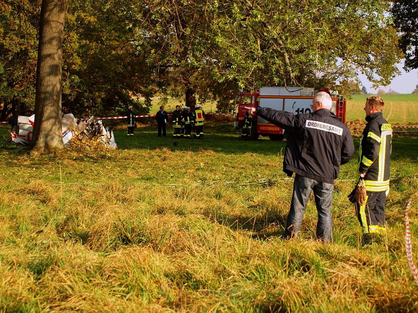 Kleinflugzeug abgestuerzt Sankt Augustin Meindorf P043.JPG